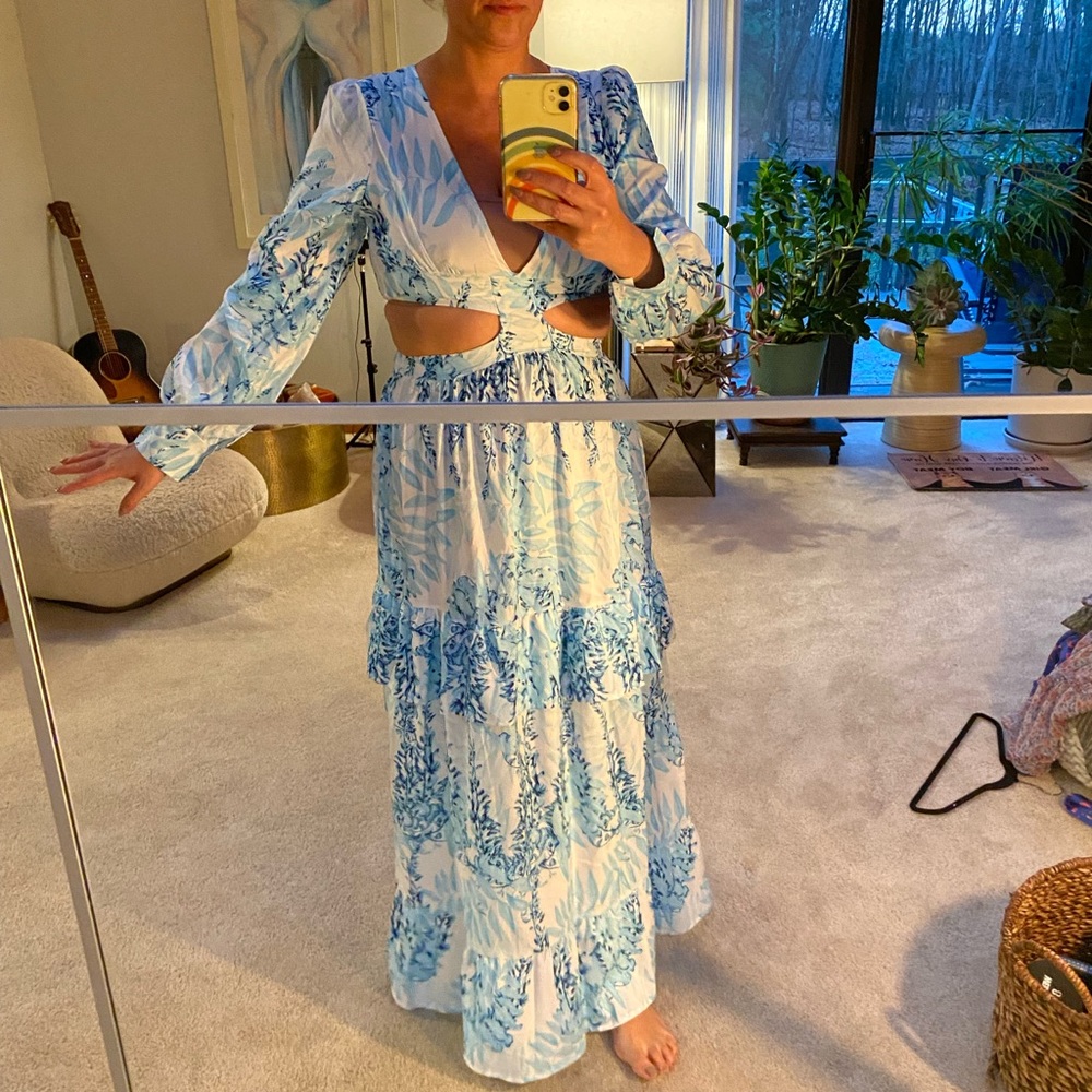 To My Lovers cut out Maxi dress size M. Blue & White tropical print Perfection!